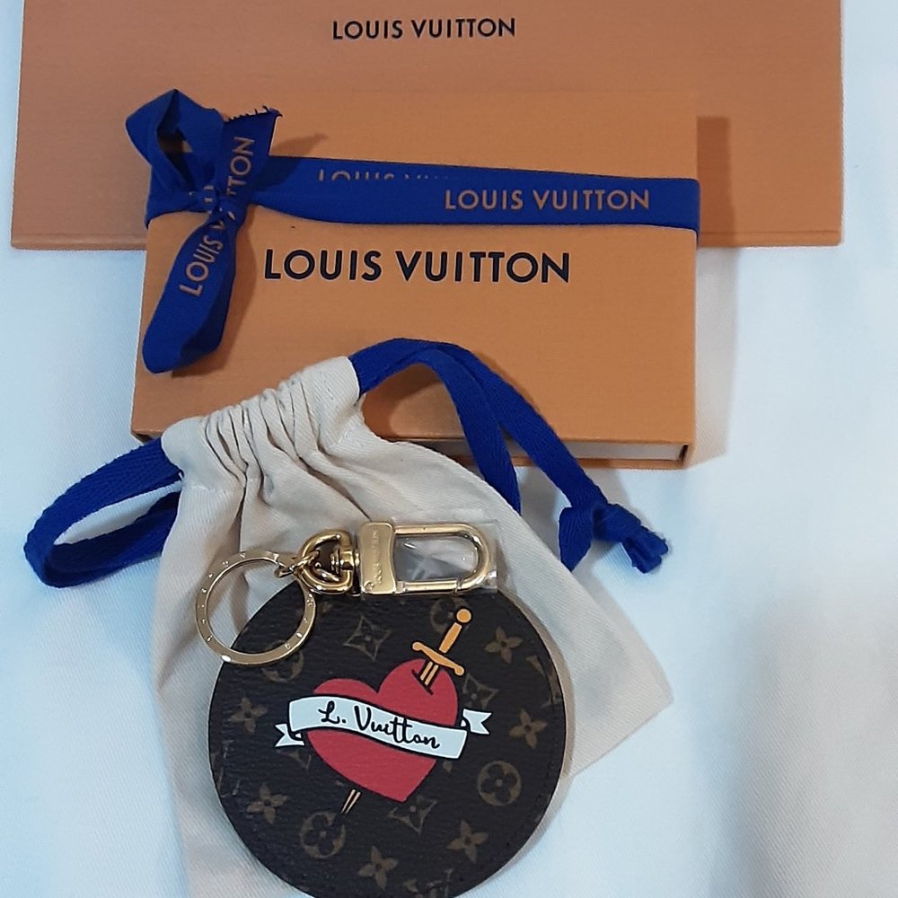 New Louis Vuitton Bag Charm with tattoo heart arrow LV double sided key holder c